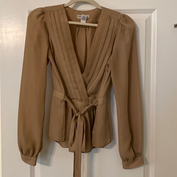 Banana Republic Tan Blouse - Picture 2 of 4